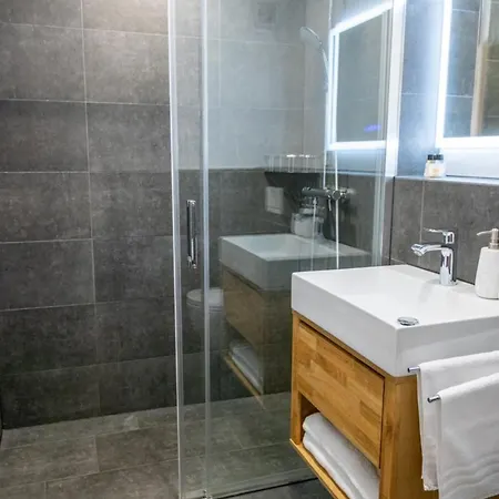 Wunderstay Alpine 203 Chic With Balcony, Mountain And View *