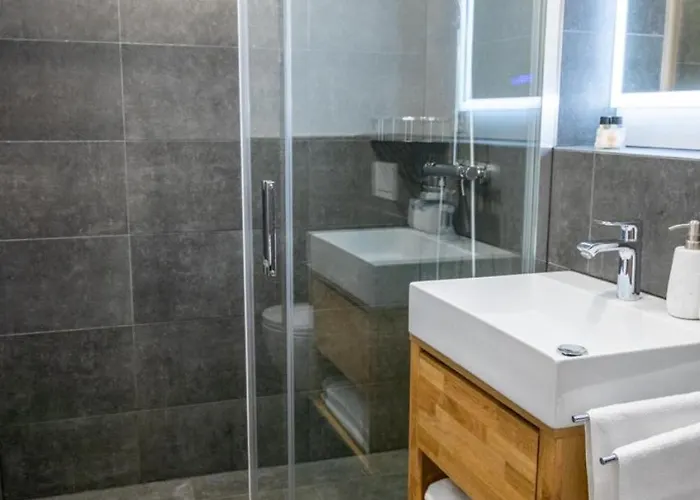 Wunderstay Alpine 203 Chic With Balcony, Mountain And View *