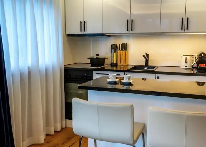 Wunderstay Alpine 203 Chic With Balcony, Mountain And View Apartment