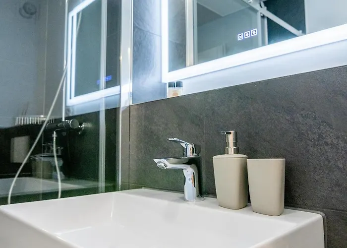 Wunderstay Alpine 203 Chic With Balcony, Mountain And View *